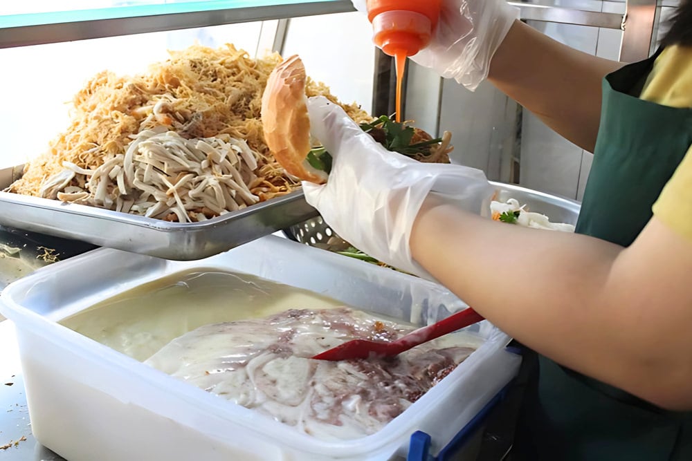 With a variety of toppings prepared using a secret recipe, Banh Mi Coc Co Bich is a one-of-a-kind banh mi that no other place can replicate